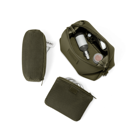 Hunter Toiletry Bag in Dark Moss. Large - Image 2