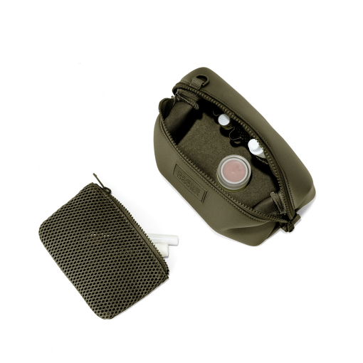 Hunter Toiletry Bag in Dark Moss. Small - Image 2