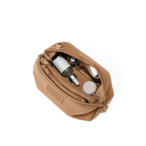 Hunter Toiletry Bag in Camel. Large - Image 8
