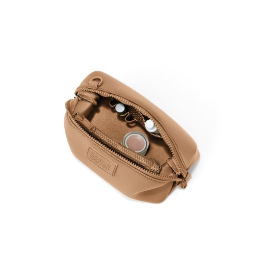 Hunter Toiletry Bag in Camel. Small - Image 8