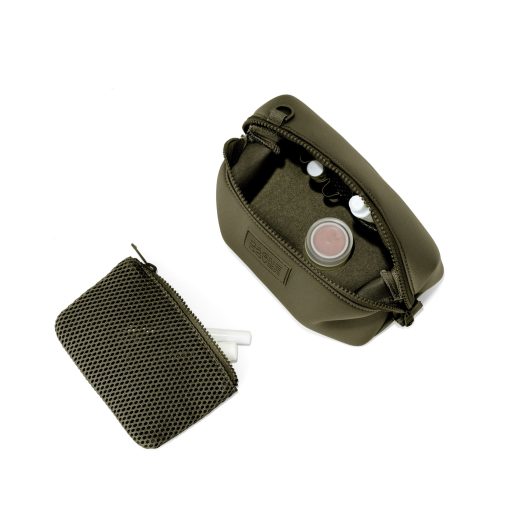 Hunter Toiletry Bag in Dark Moss. Small - Image 9