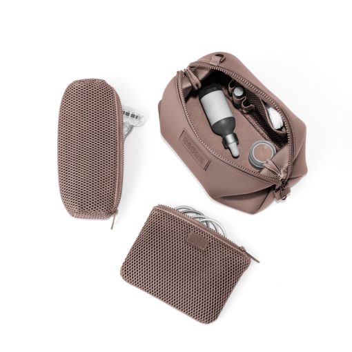 Hunter Toiletry Bag in Dune. Large - Image 9