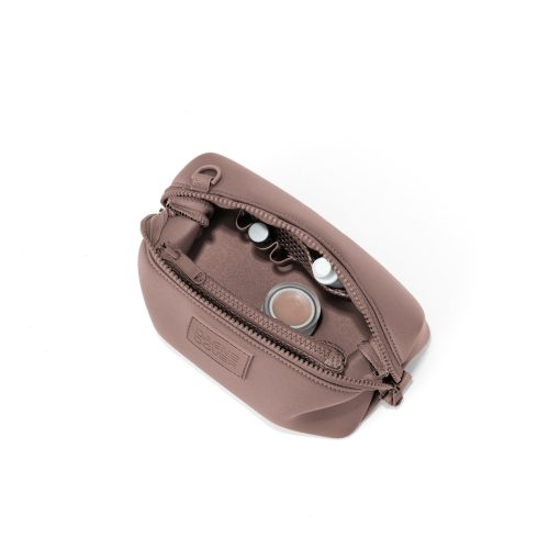 Hunter Toiletry Bag in Dune. Small - Image 8
