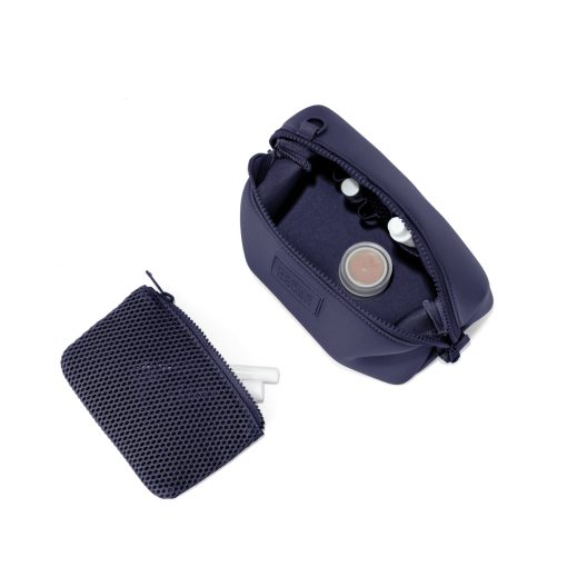Hunter Toiletry Bag in Storm. Small - Image 9